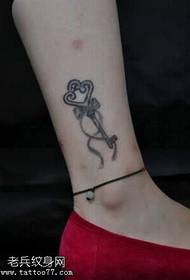 Узорак кључа тетоваже личности за ноге