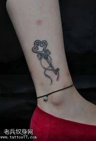 Modello di tatuaggio chiave della personalità della gamba