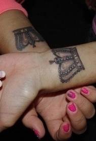 Pola tato gelang pergelangan tangan romantis kanthi pola