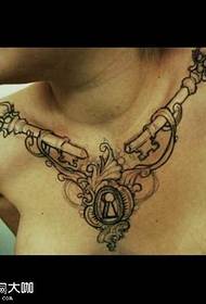 Brust Schlüssel Tattoo Muster