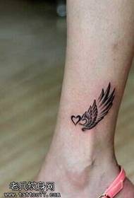 Tattoo-Muster mit Beinflügeln