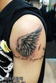 Modello di tatuaggio ali di braccio