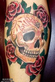 Modello di tatuaggio fiore leccare le gambe