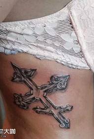 Schema tatuaggio croce in vita