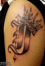 Modello tatuaggio braccio corona