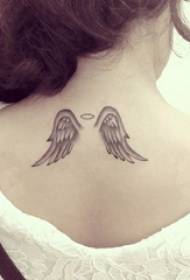 女生背部黑灰素描点刺技巧创意翅膀纹身图片