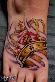 Modèle de tatouage couronne jaune pied