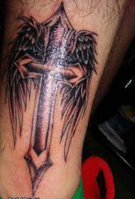 Modello di tatuaggio croce gamba