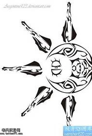 Modello di tatuaggio totem sole e luna manoscritto