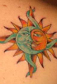 Klasszikus tetoválás mintázat a nap és a hold