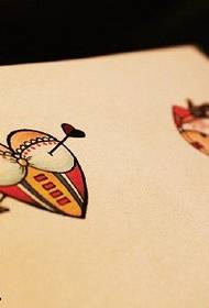 Modello di tatuaggio manoscritto squisita freccia piercing