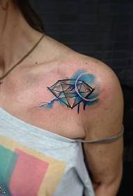 Motivo per tatuaggi a diamante con inchiostro a spalla