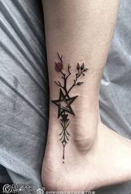 Pentagram tetovaža na gležnju