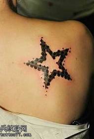 Ang pattern ng tattoo ng Shoulder totem pentagram