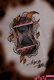 Vintage hourglass tattoo yemanyorero mufananidzo