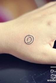 Patró de tatuatge de somriure a la mà