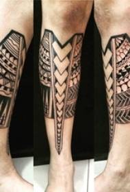 Nwoke ụmụ akwụkwọ nwa ehi na nwa ahịrị nke geometric element art tattoo