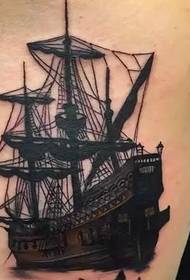 Tatuaggio a vela abbastanza per dominare l'oceano