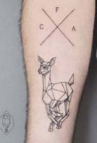 9 tatuaggi geometrici minimalisti a disegno piccolo in stile minimalista