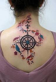 Različiti divni dizajni za tetovaže kompasa