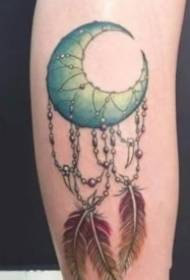 Un picculu gruppu di disegni di tatuaggi di luna