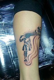 Una serie di piccole immagini di tatuaggi totem freschi e tolleranti
