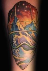 Pola tato gunung besar dengan topeng ski warna lengan