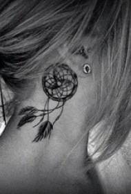 Dievčatá krk čierna sivá skica bod tŕň zručnosť kreatívne krásny sen chytač tetovanie obrázok