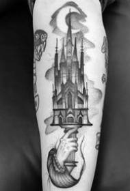 Chiesa edificio tatuaggio _ una serie di immagini di tatuaggi di un gruppo di edifici ecclesiastici europei e americani