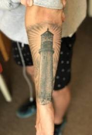 Jungen-Arme auf schwarzer Gray Sketch Sting Tips Creative Lighthouse Tattoo Picture