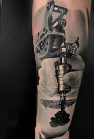 Tetovēšanas aprīkojuma tetovējumi - superreālistiski tetovējumu modeļi tetovējumu māksliniekiem