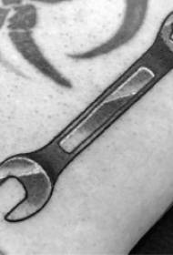 Izixhobo zeTatoo ezili-10 ezisebenzayo kunye nezilula ze-wrench tattoo zoyilo