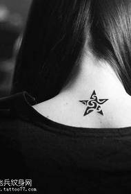 Iphethini ye-Totem pentagram tattoo