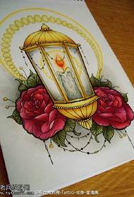 Padrão de tatuagem realista de luz bonita