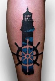 Faro di colore delle gambe con motivo a tatuaggio sul volante della nave