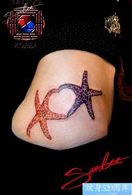 Patrón de tatuaje de estrella de mar linda belleza cintura lateral