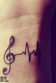 Brazo pequeño tatuaje de nota fresca