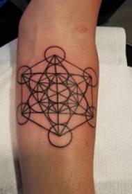 Braccio scolaro su linea nera schizzo creativo elemento geometrico tatuaggio immagine
