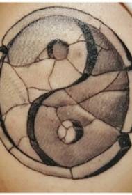 Ko te ringaringa o te tama mo te raarangi hina pango te raarangi geometric Tai Chi pikitia tattoo