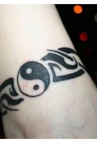 Ankle yin and yang gossip and totem anklet tattoo pattern