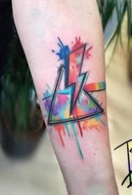 Insieme semplice delle immagini del tatuaggio del triangolo dell'acquerello