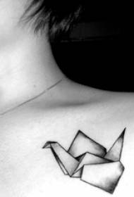 Musikana pfudzi dema grey point tattoo geometric mutsara chiyami zviuru zvemapepa crane tattoo mifananidzo