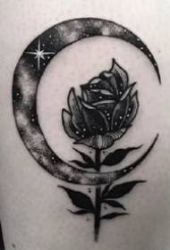 'n Stel klein maan tatoeëringspatrone op die maan-tema