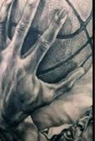 Deen direkte Ausdrock vu perséinlechen Hobbien - Basketball Tattoo