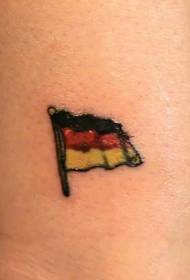 Immagine di tatuaggio bandiera minimalista di colore del braccio di colore