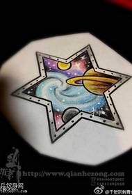 Manoscritto sul modello di tatuaggio stellato