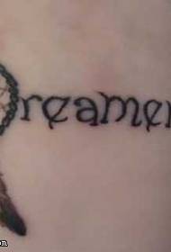 Figura piccola, fresca, tatuata con buone braccia