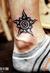 Pêngava tattooê ya pênc-star totem