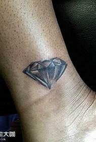 Kojos tikroviškas deimantų tatuiruotės modelis