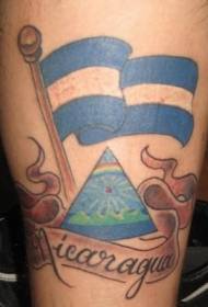 Рука кольоровий прапор Нікарагуа з візерунком татуювання трикутник